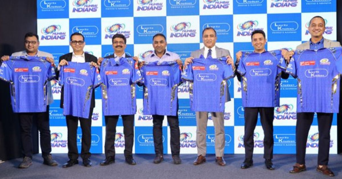 Fans React to Mumbai Indians' New Jersey for IPL 2025 Looks Like DC Jersey