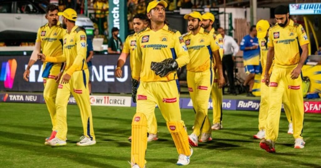MS Dhoni With Csk Team.